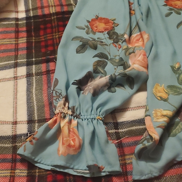 Elegant Blue Floral Blouse with Subtle Charm - Picture 5 of 5